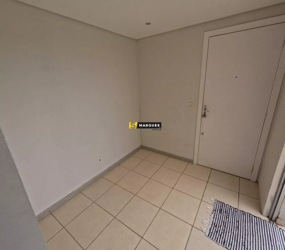 Apartamento à venda com 2 quartos, 70m² - Foto 3