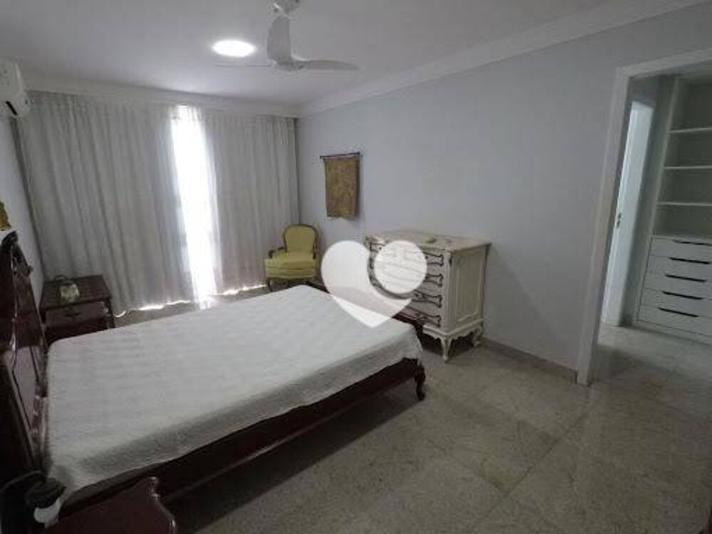 Cobertura à venda com 4 quartos, 240m² - Foto 1