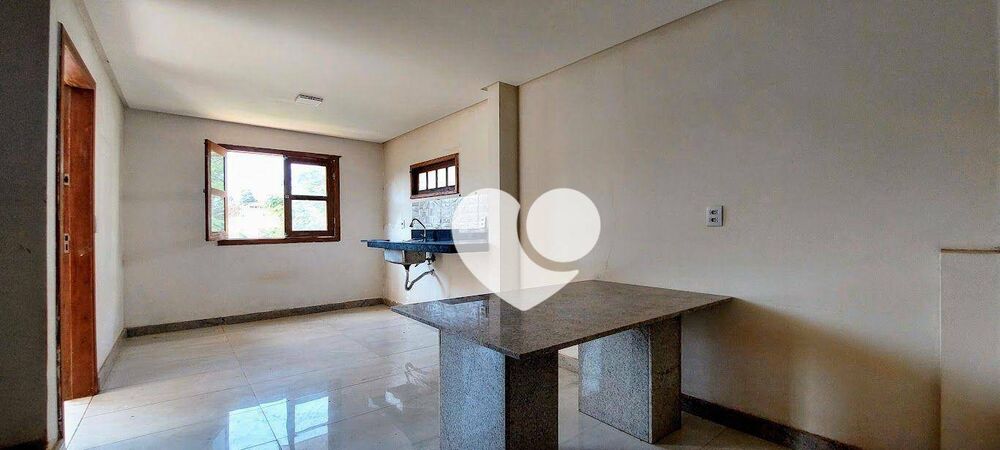 Casa à venda com 2 quartos, 108m² - Foto 2