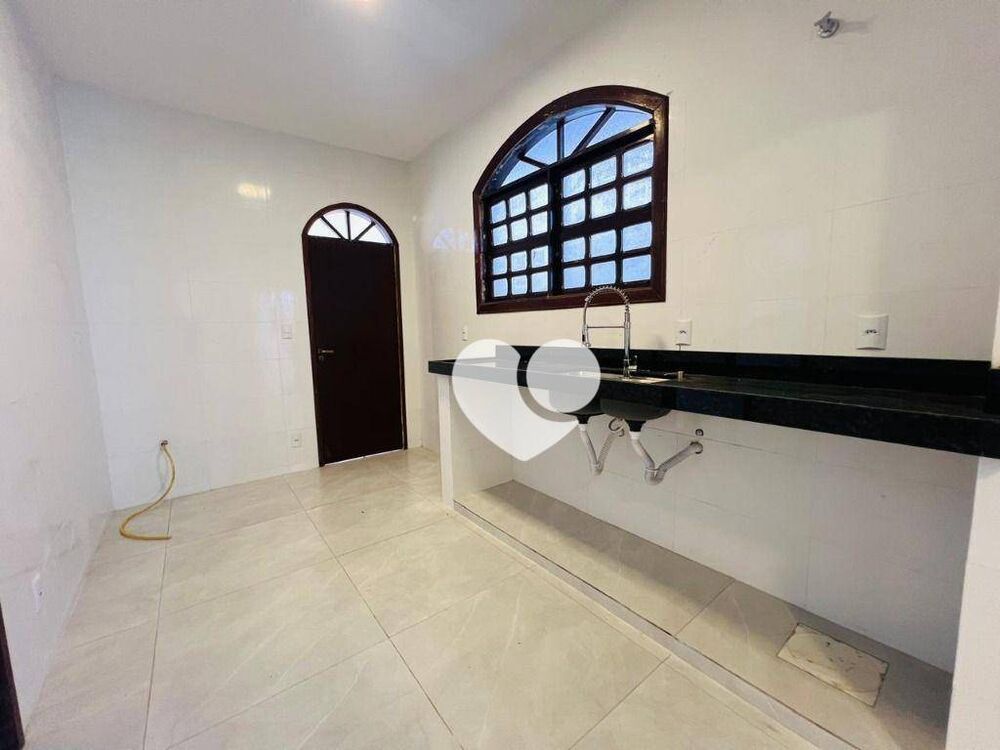 Casa à venda com 3 quartos, 360m² - Foto 3