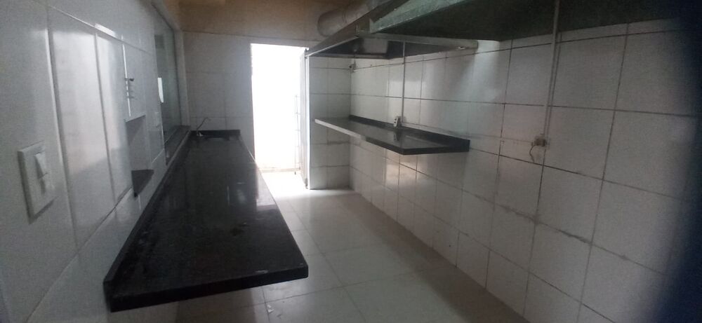 Casa Comercial à venda com 3 quartos, 250m² - Foto 11