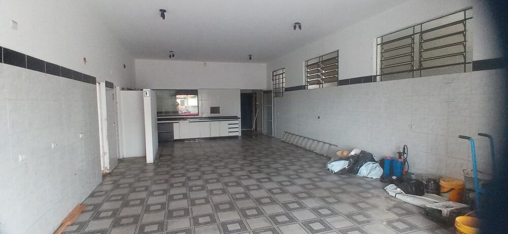 Casa Comercial à venda com 3 quartos, 250m² - Foto 1