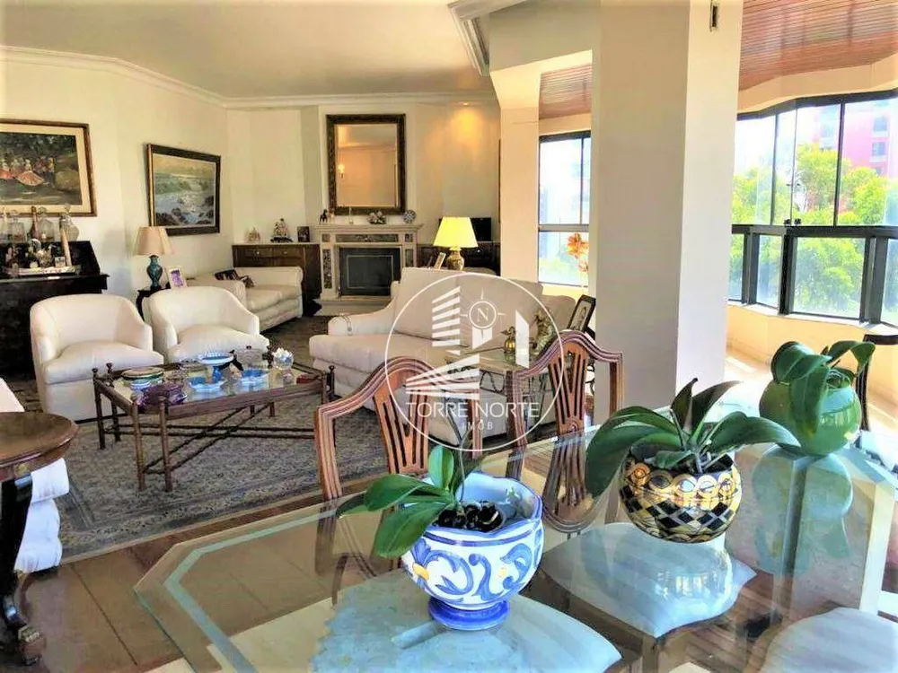 Apartamento, 3 quartos, 242 m² - Foto 2
