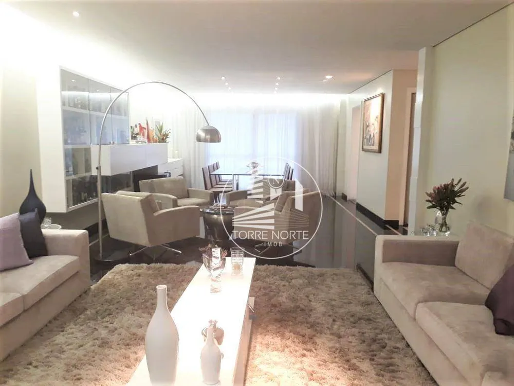 Apartamento, 3 quartos, 250 m² - Foto 1