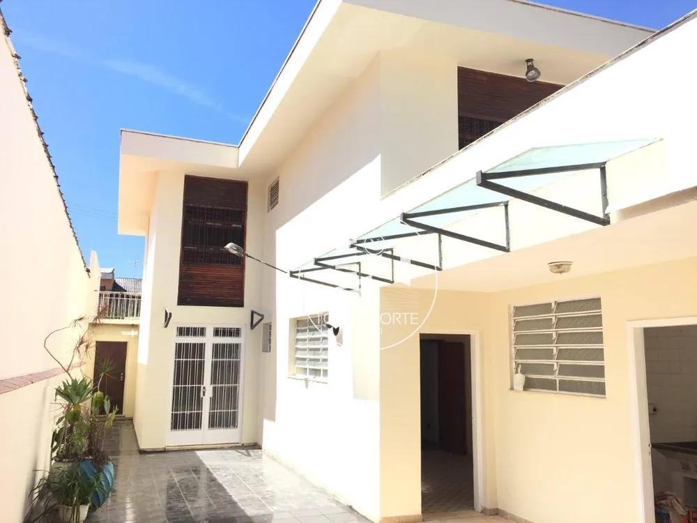 Sobrado, 3 quartos, 241 m² - Foto 1