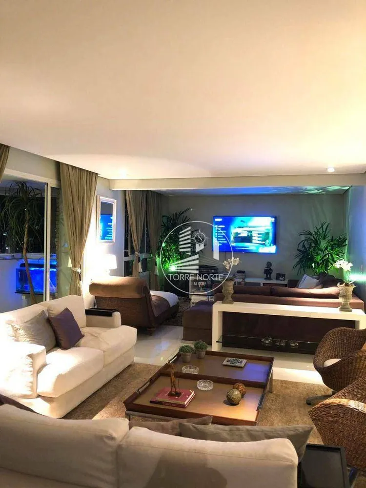 Apartamento, 4 quartos, 261 m² - Foto 1