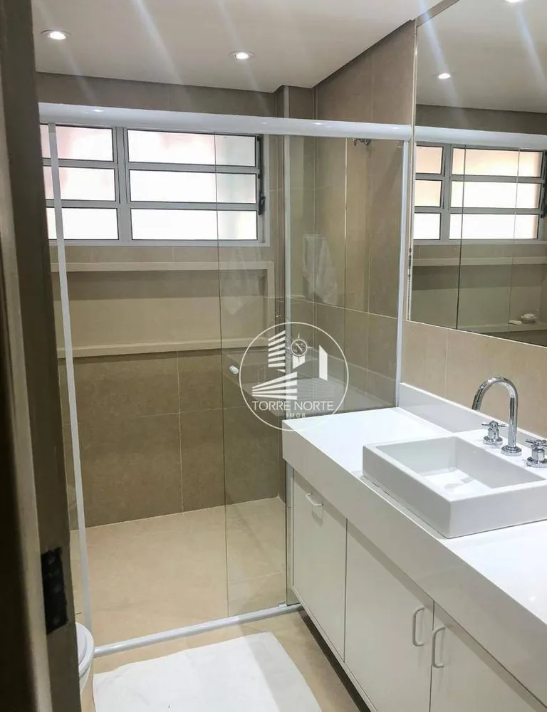 Apartamento, 3 quartos, 218 m² - Foto 2