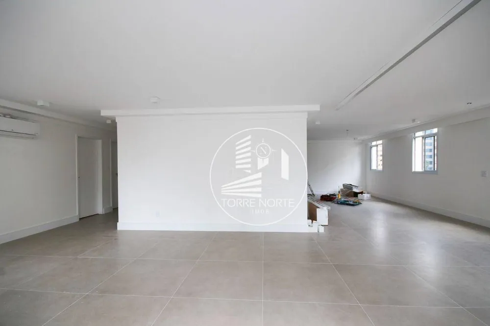 Apartamento, 3 quartos, 258 m² - Foto 2