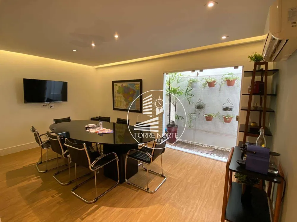 Sobrado, 8 quartos, 300 m² - Foto 1