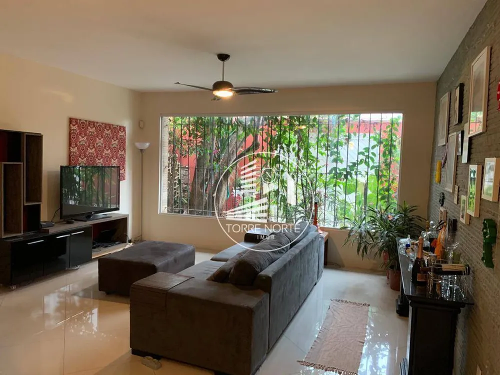 Sobrado, 2 quartos, 350 m² - Foto 1