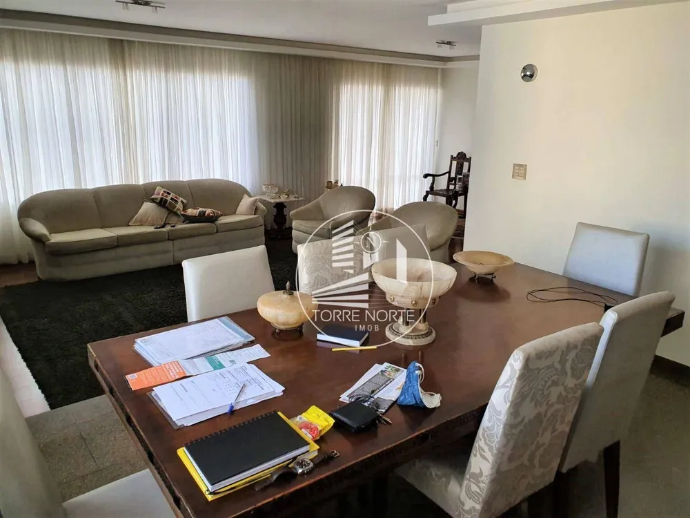 Apartamento, 3 quartos, 240 m² - Foto 2