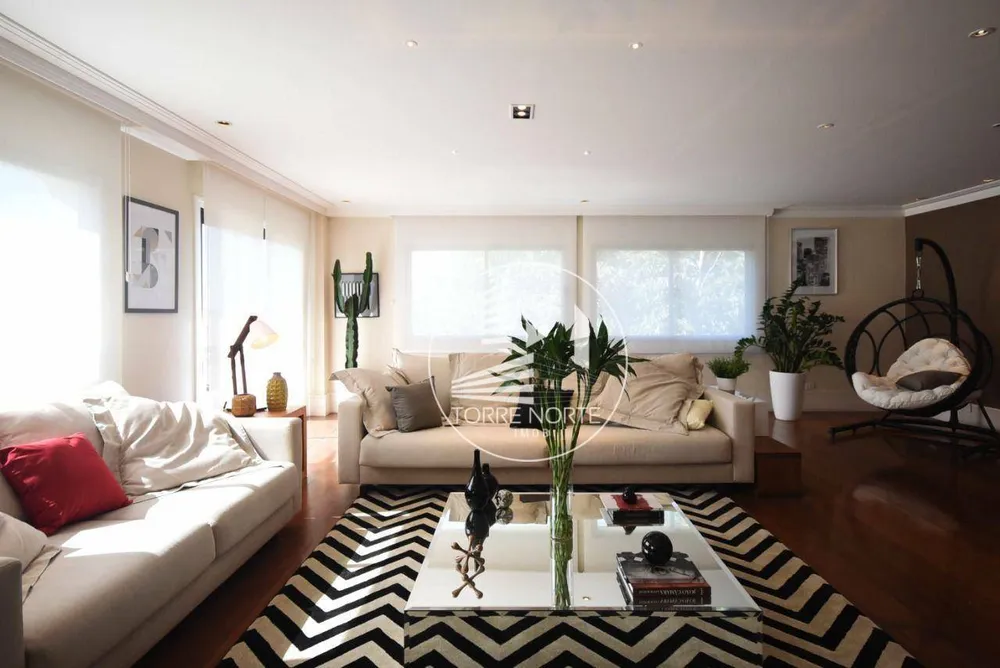 Apartamento, 3 quartos, 240 m² - Foto 1
