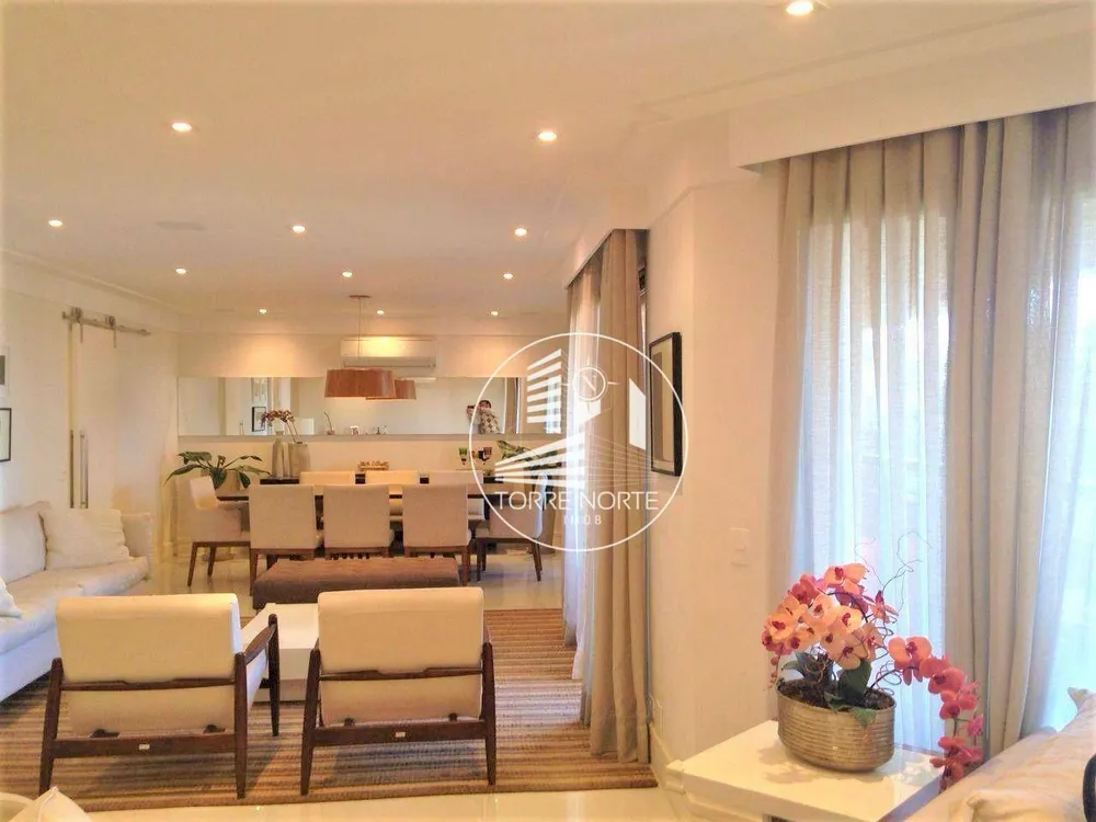 Apartamento, 3 quartos, 250 m² - Foto 1