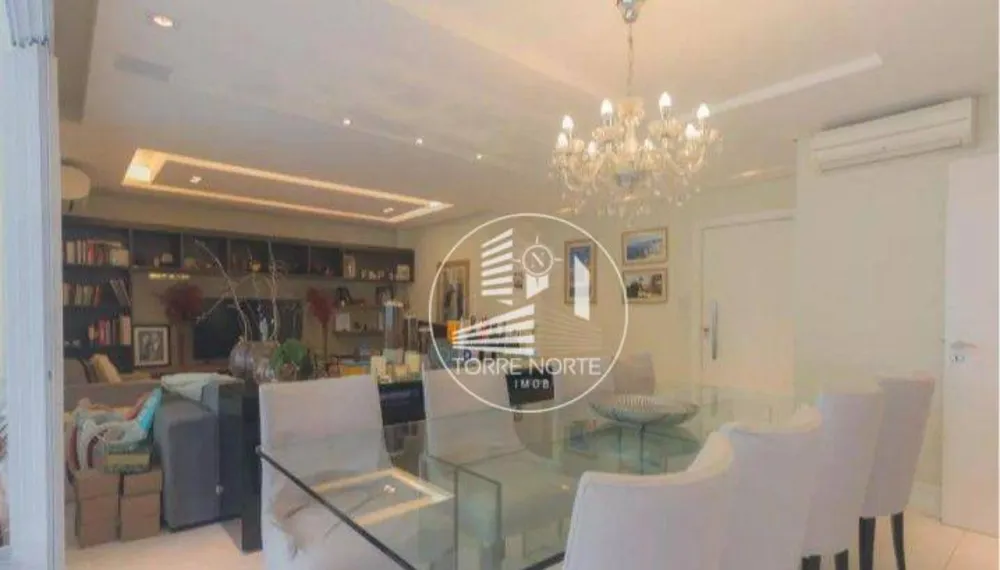 Apartamento, 3 quartos, 220 m² - Foto 1
