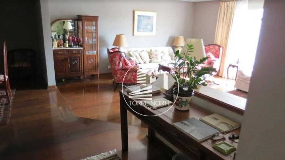 Apartamento, 3 quartos, 211 m² - Foto 1