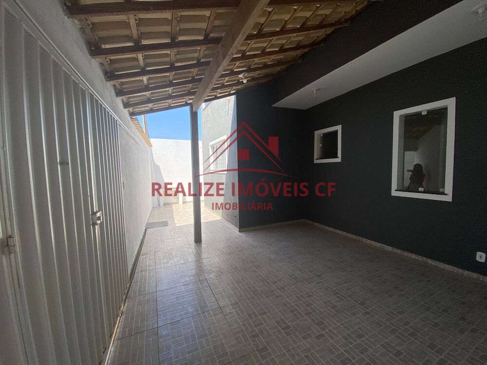 Casa à venda com 2 quartos, 80m² - Foto 1