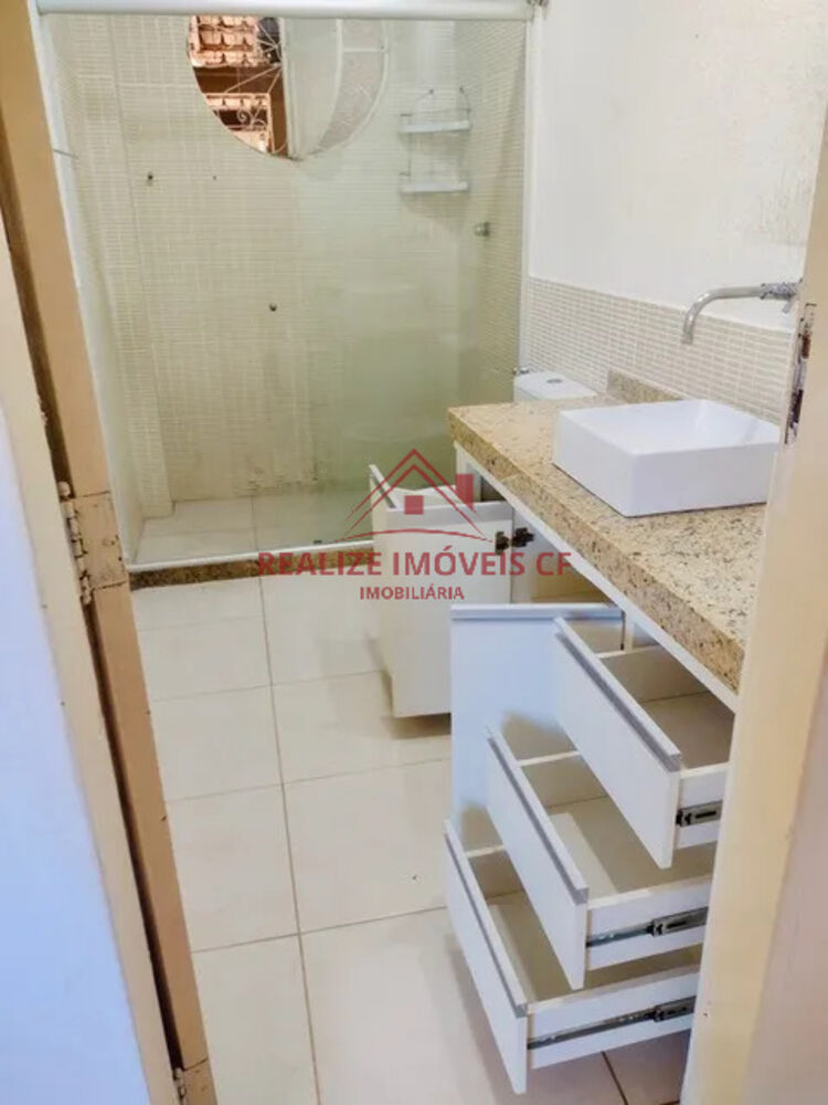 Casa à venda com 5 quartos, 120m² - Foto 2