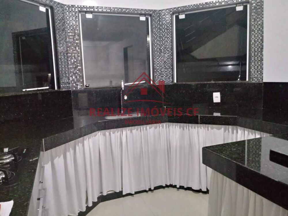 Casa de Condomínio para alugar com 4 quartos, 250m² - Foto 6
