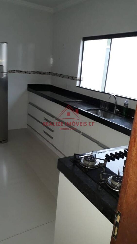 Casa à venda com 4 quartos, 200m² - Foto 3