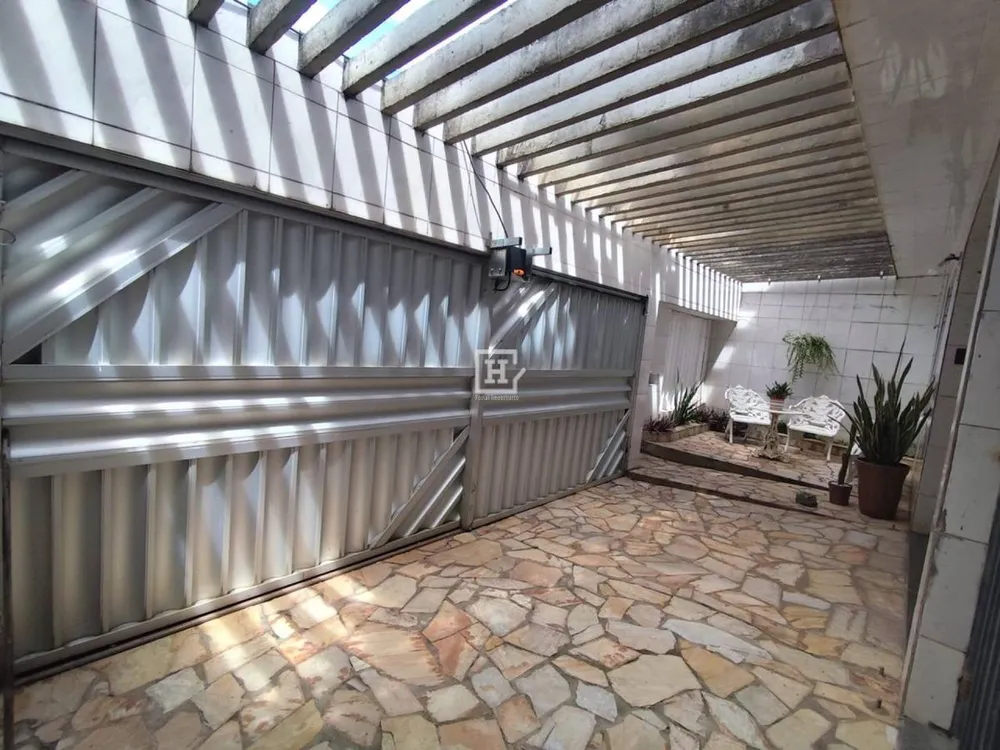 Casa, 5 quartos, 220 m² - Foto 1