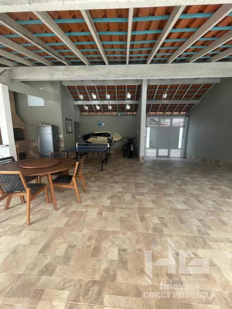 Casa à venda com 3 quartos, 211m² - Foto 2