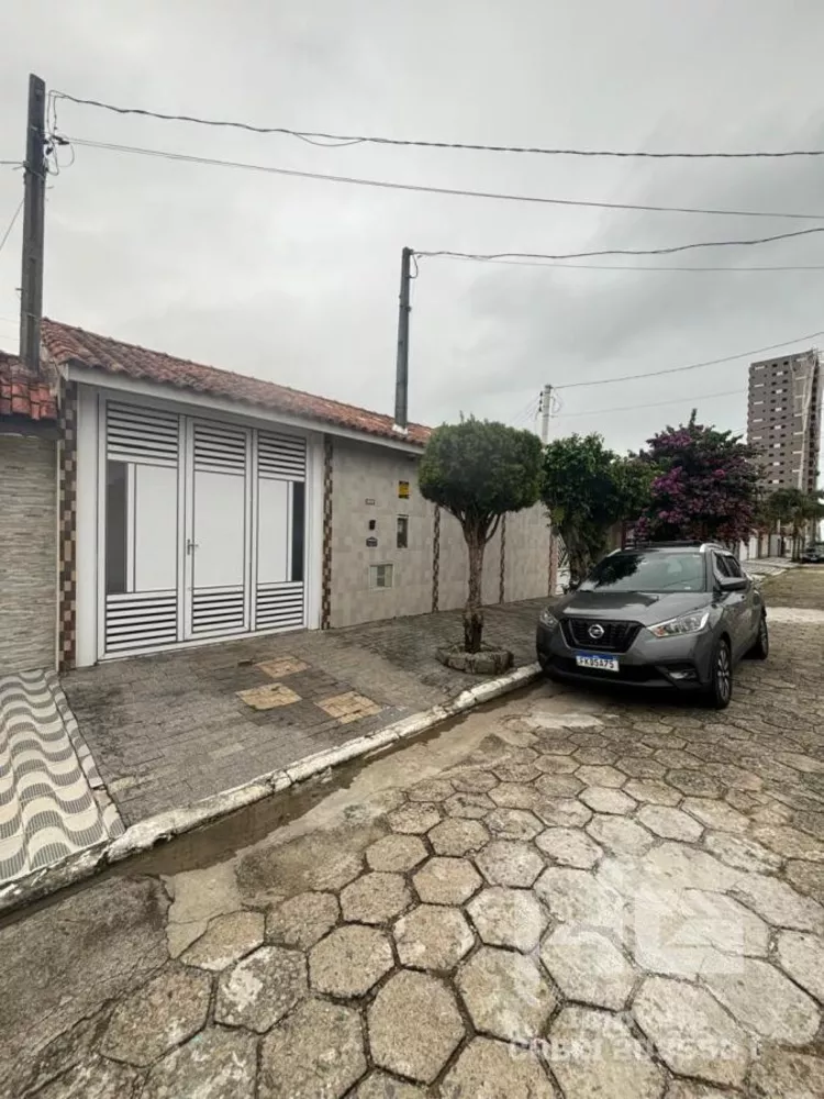 Casa à venda com 3 quartos, 211m² - Foto 1