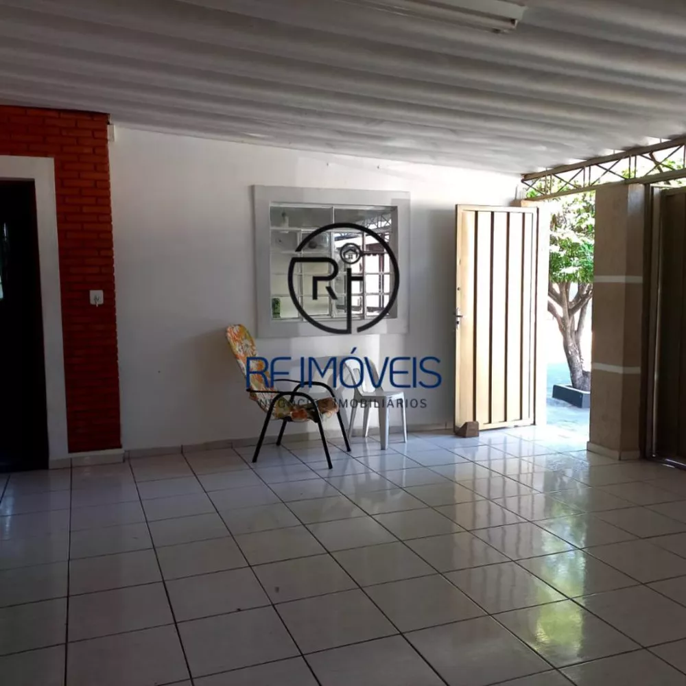 Casa à venda com 3 quartos, 250m² - Foto 2