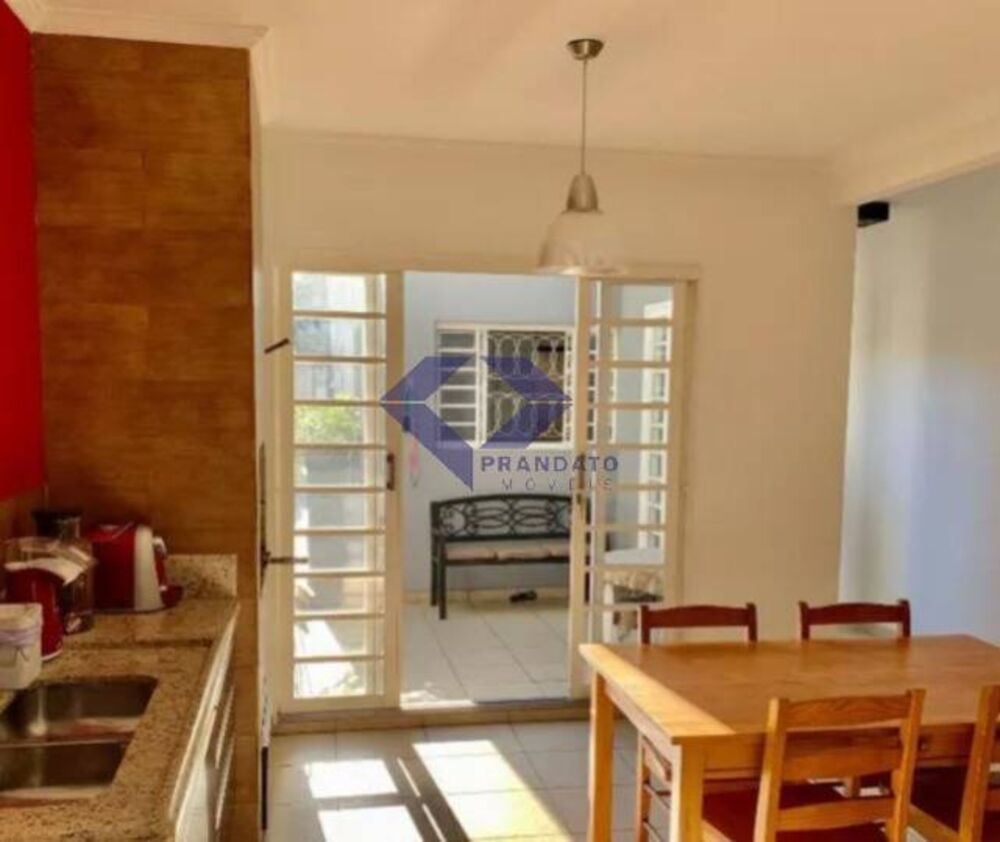 Casa à venda com 2 quartos, 210m² - Foto 4