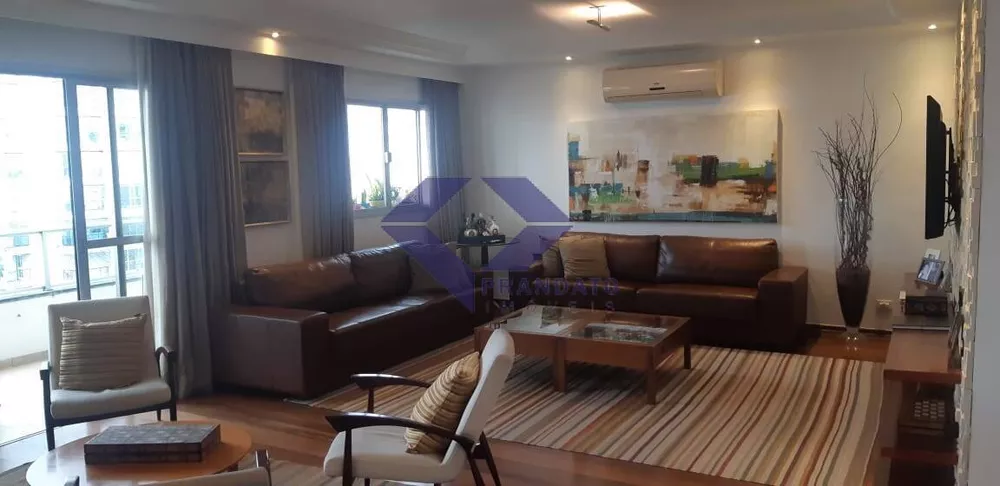 Apartamento à venda com 4 quartos, 240m² - Foto 1