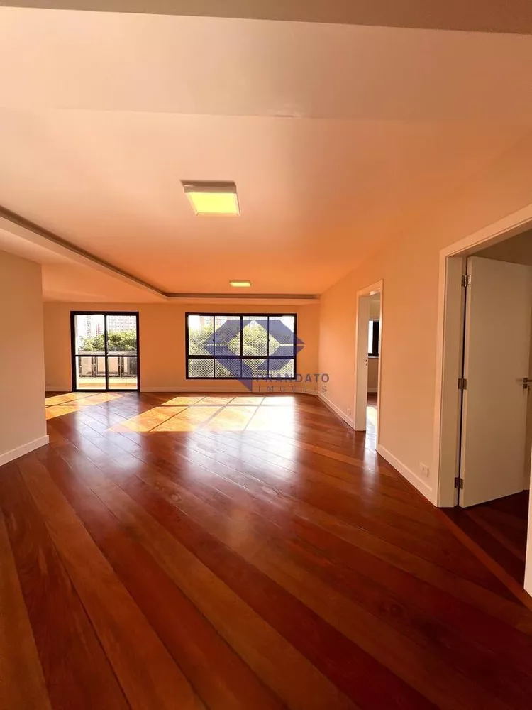 Apartamento à venda com 4 quartos, 234m² - Foto 2