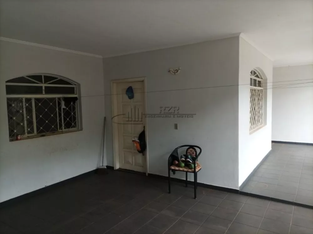 Casa à venda com 3 quartos, 137m² - Foto 1