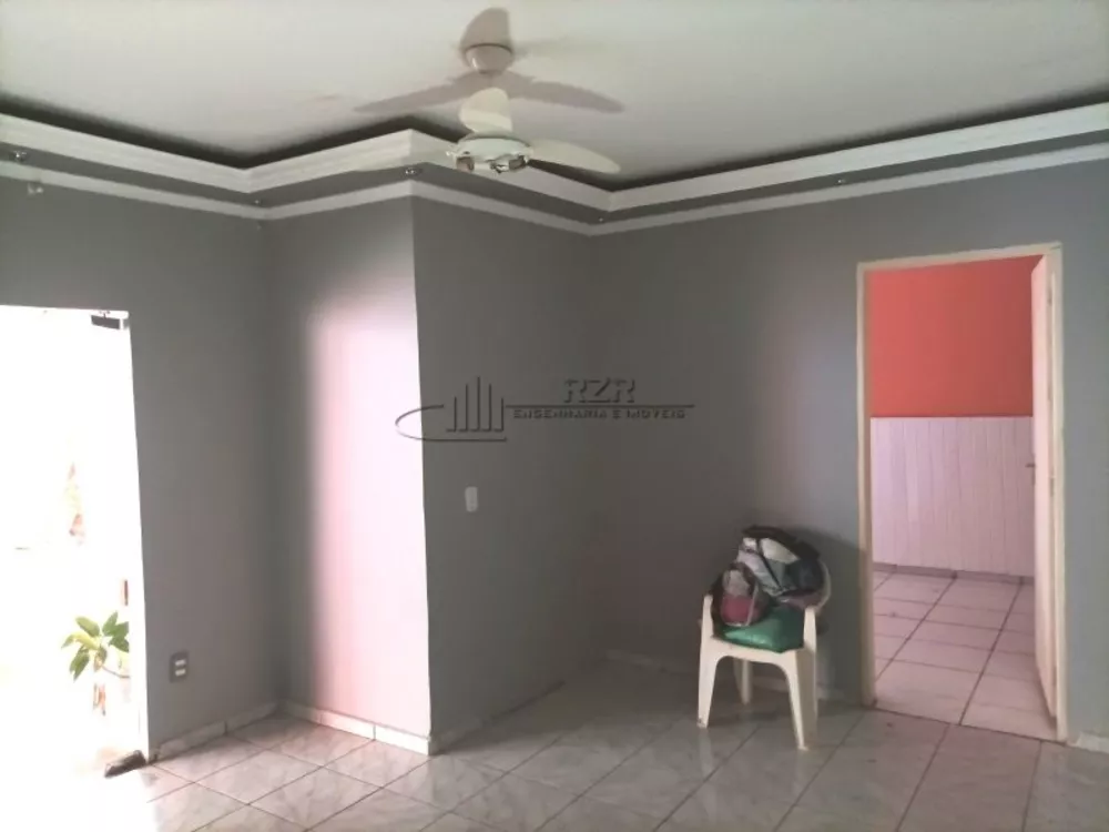 Casa à venda com 4 quartos, 258m² - Foto 2