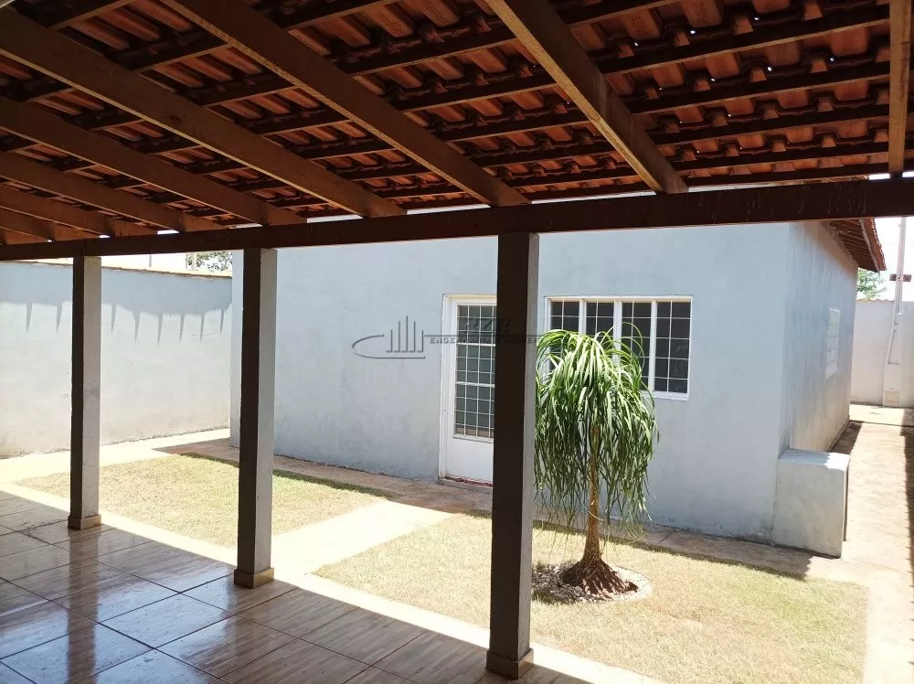 Casa à venda com 2 quartos, 71m² - Foto 1