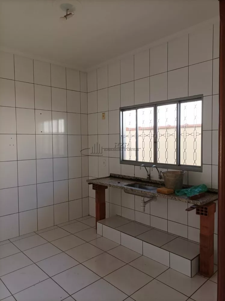 Casa à venda com 2 quartos, 53m² - Foto 2