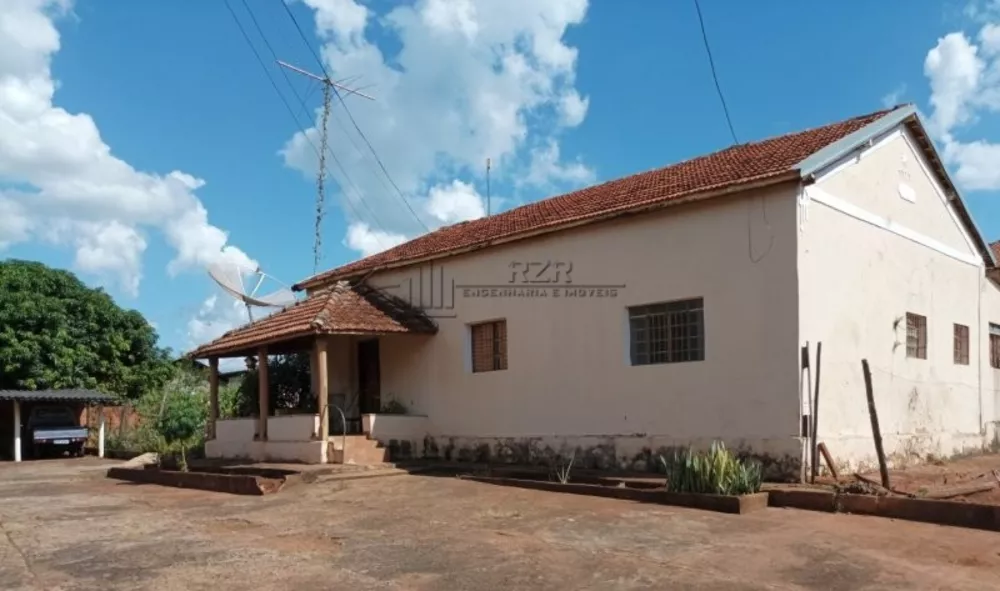 Casa à venda com 3 quartos, 1m² - Foto 1