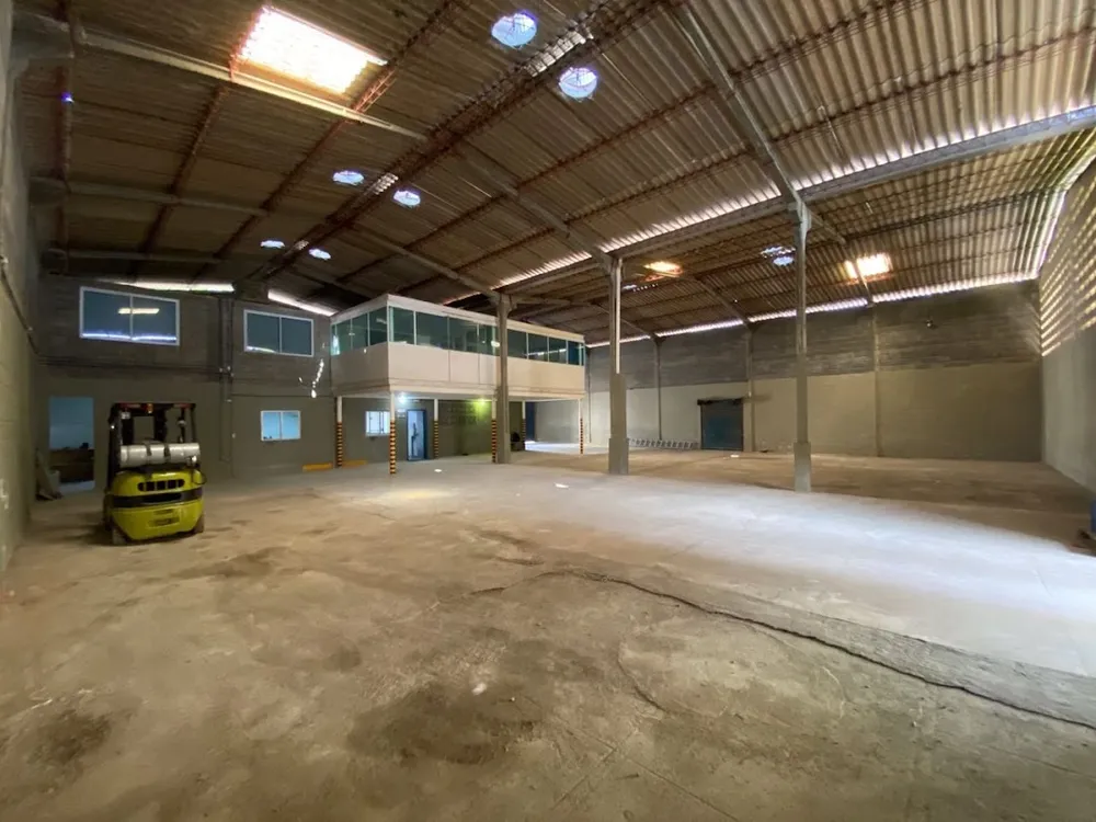 Depósito-Galpão, 2050 m² - Foto 1