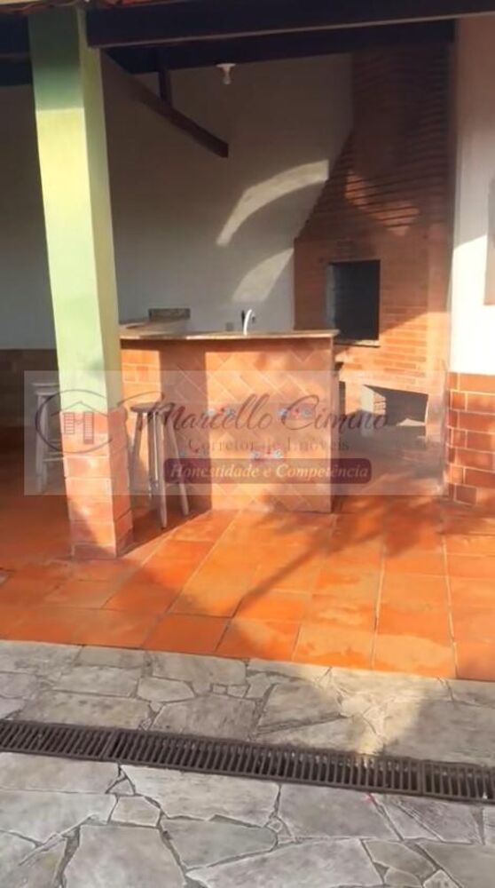 Casa para alugar com 5 quartos, 230m² - Foto 2