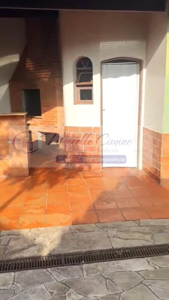 Casa para alugar com 5 quartos, 230m² - Foto 3