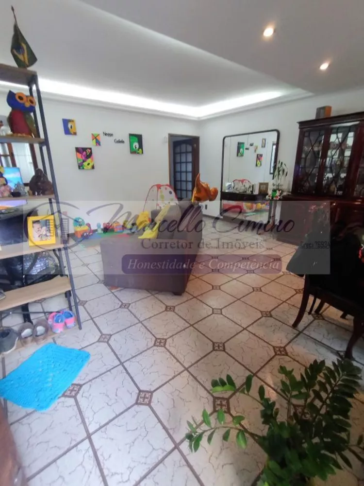 Sobrado à venda com 3 quartos, 217m² - Foto 1