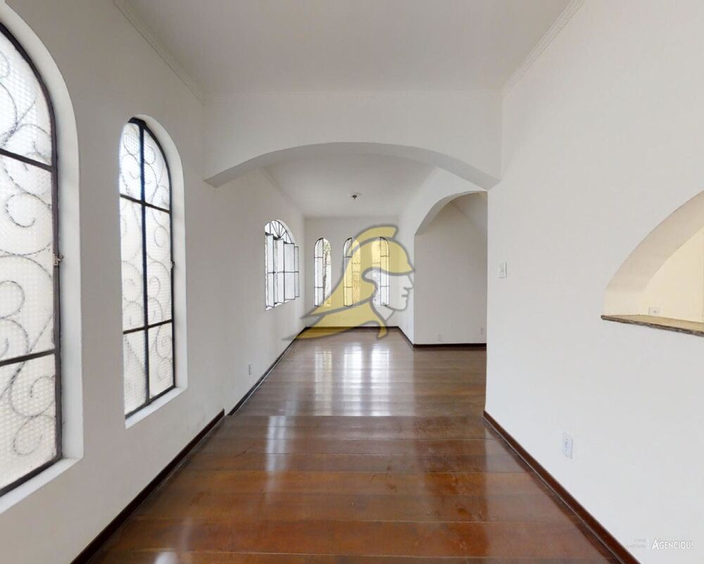 Casa à venda com 5 quartos, 256m² - Foto 1