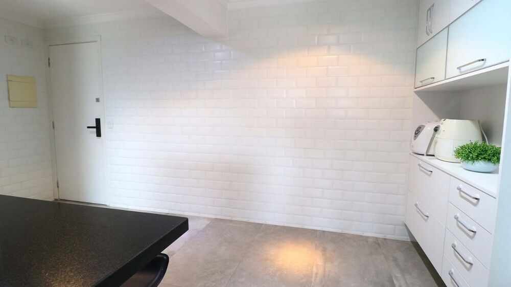 Apartamento à venda com 3 quartos, 146m² - Foto 2