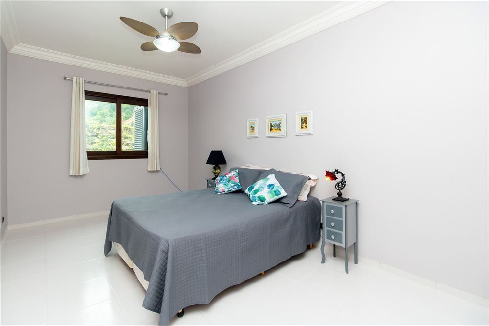 Casa à venda com 3 quartos, 239m² - Foto 7
