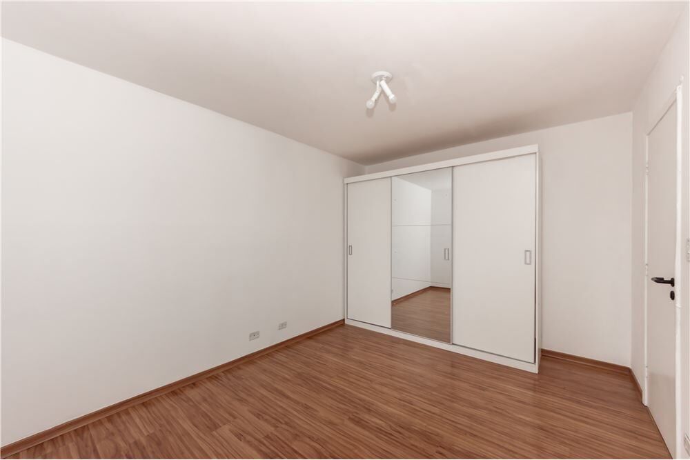 Apartamento à venda com 2 quartos, 70m² - Foto 4