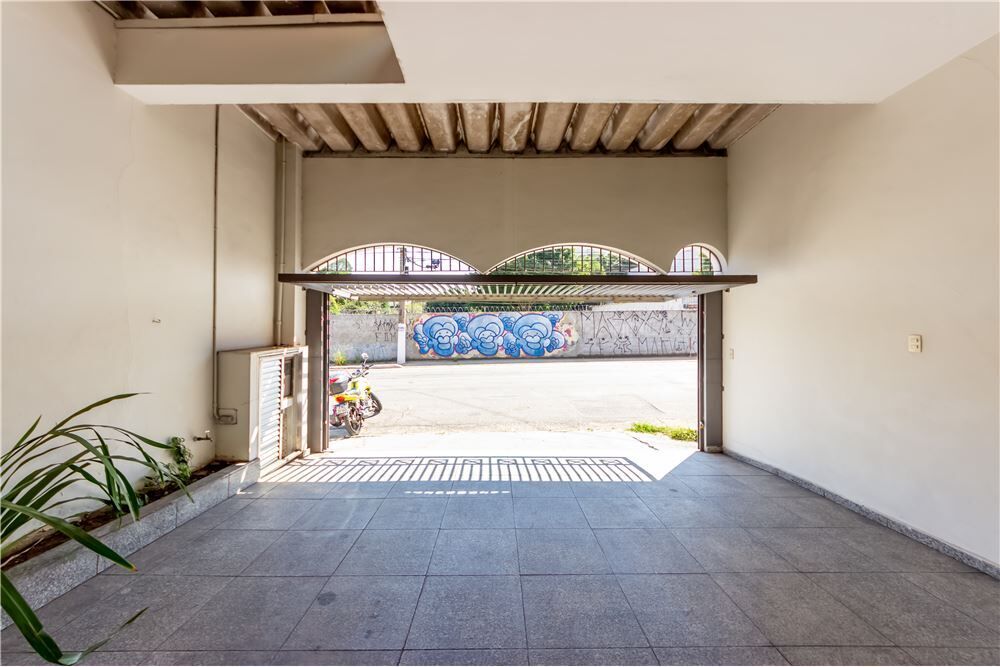Casa à venda com 5 quartos, 185m² - Foto 2
