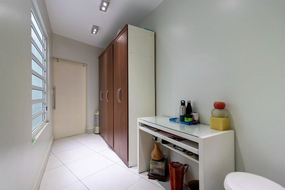 Casa à venda com 3 quartos, 220m² - Foto 2