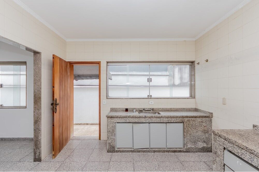 Casa à venda com 3 quartos, 250m² - Foto 2