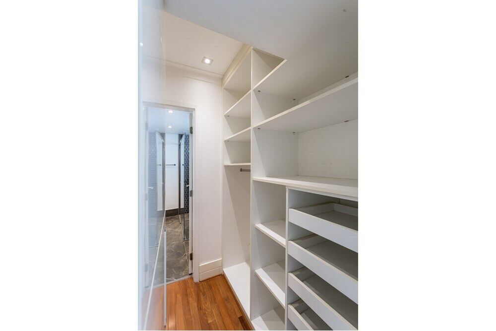Apartamento à venda com 4 quartos, 221m² - Foto 2