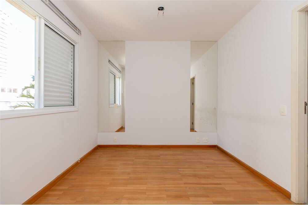 Apartamento à venda com 3 quartos, 115m² - Foto 2