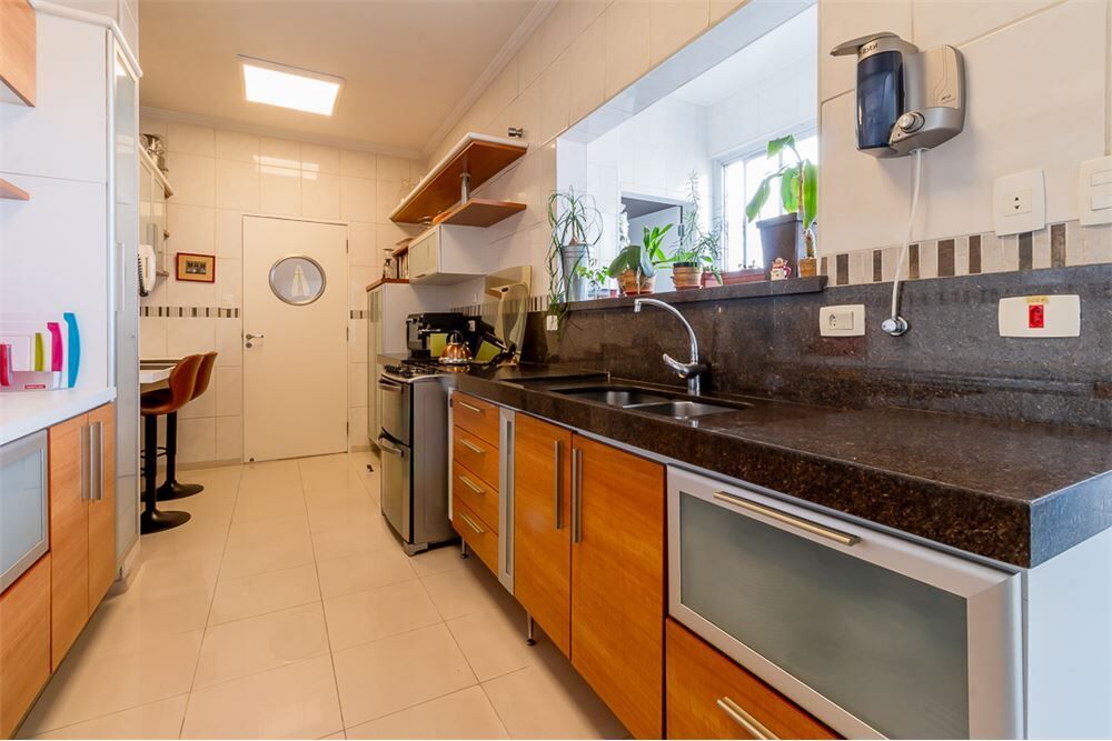Apartamento à venda com 3 quartos, 212m² - Foto 9