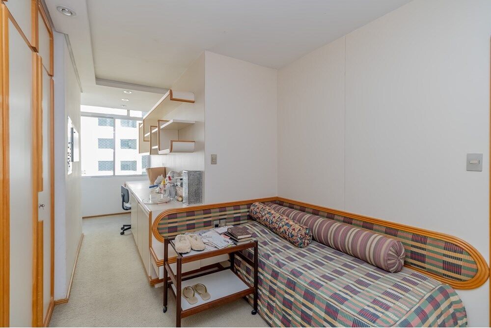 Apartamento à venda com 4 quartos, 238m² - Foto 1